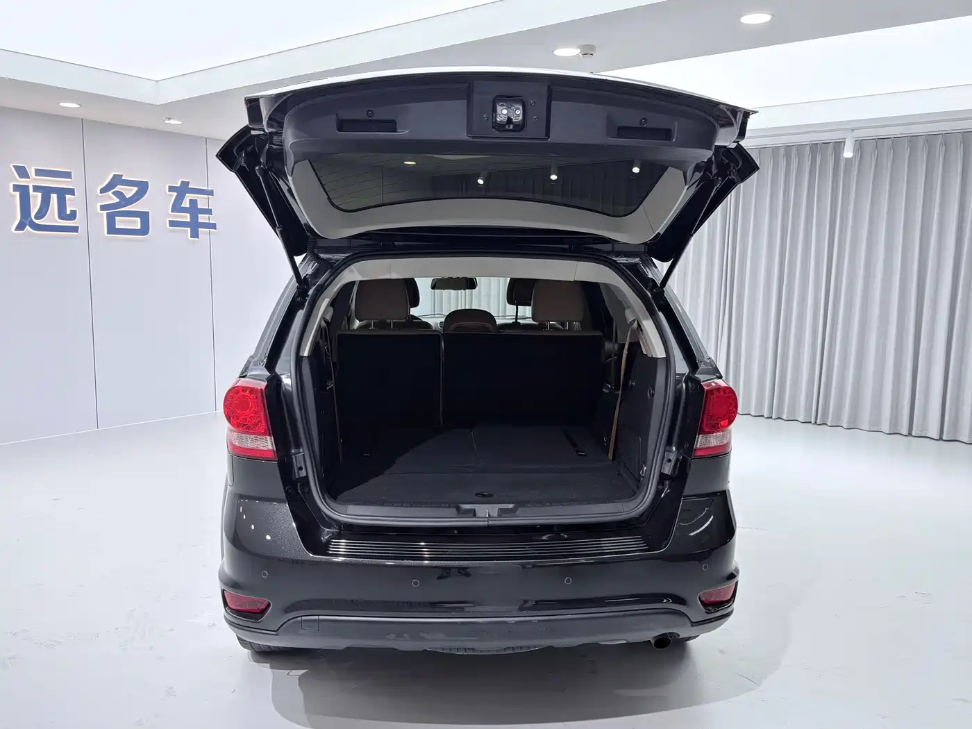 Dodge Journey 2013 2013 Model 2.4L 2WD Premium Edition