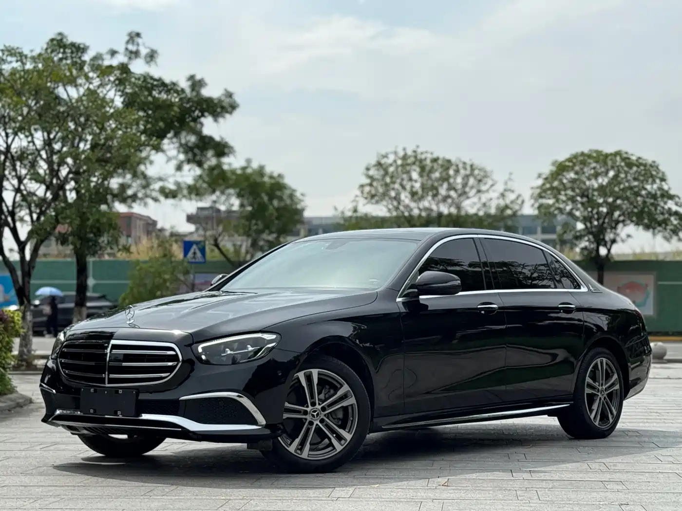 MERCEDES-BENZ E-CLASS