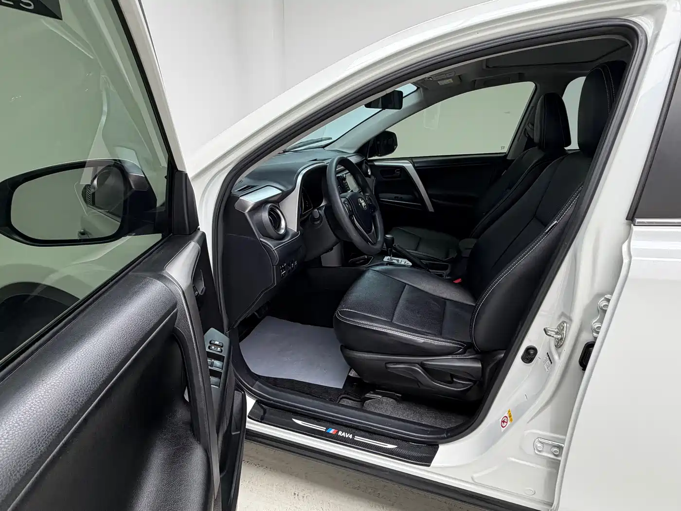 Toyota RAV4 Rongfang 2016 2.0L CVT 2WD Trend (China V) фото 15