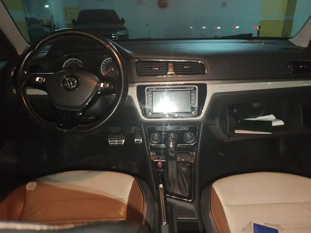 Volkswagen Gran Lavida 2016 2016 230TSI DSG Luxury Edition