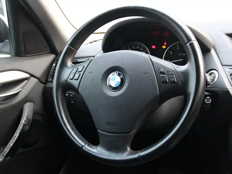 BMW X1 (Import) 2012 sDrive18i Luxury фото 14