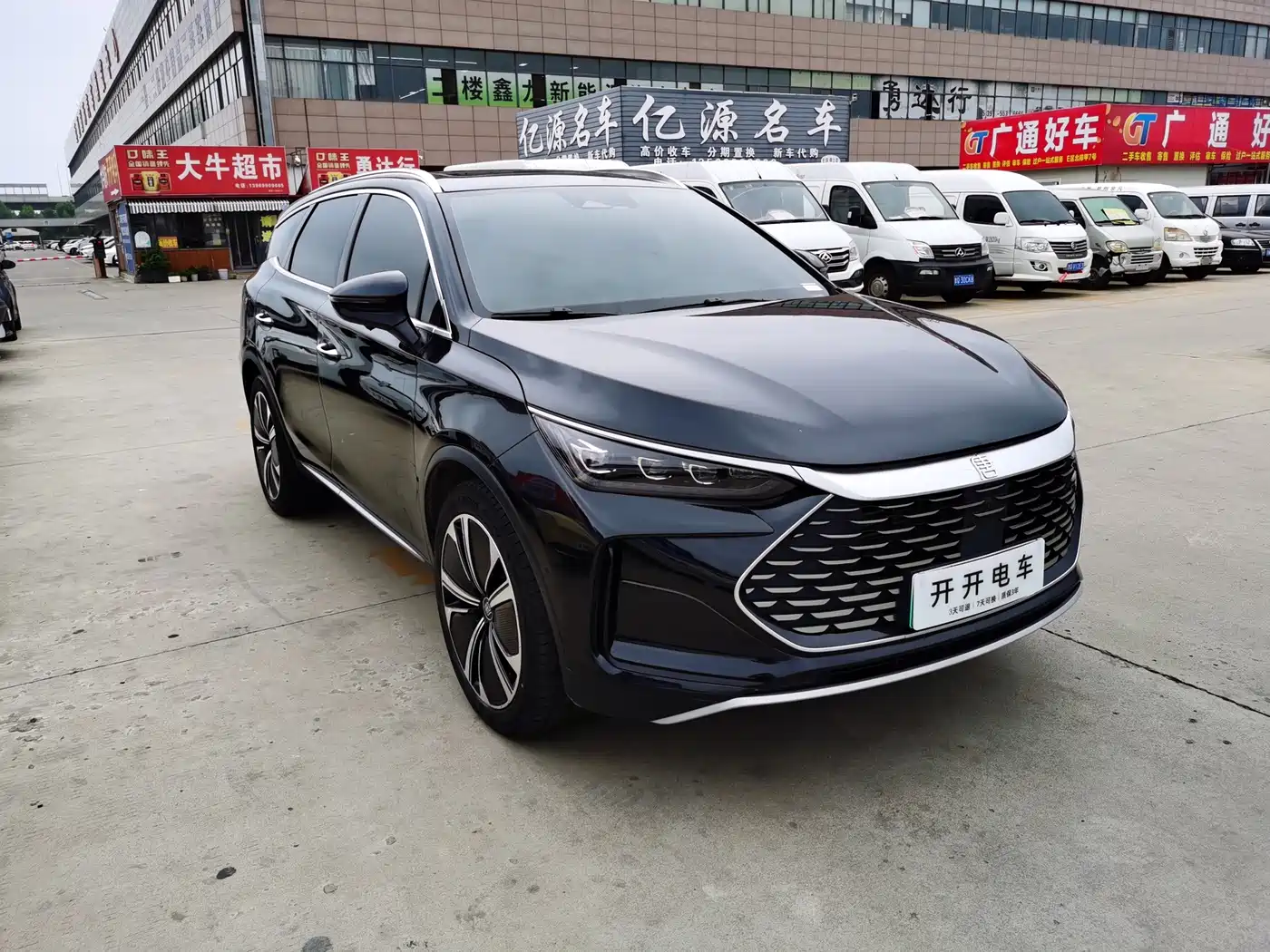 Photo 3 - BYD Tang New Energy