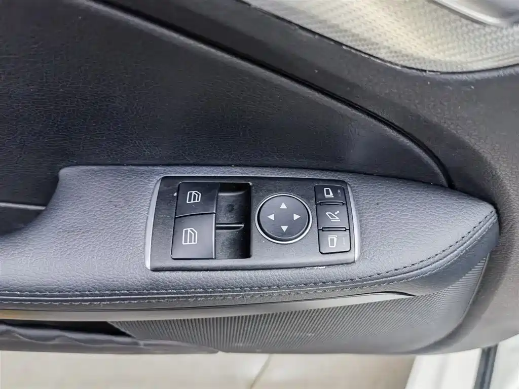 Mercedes-Benz SLC 2018 SLC 260 Dynamic фото 9