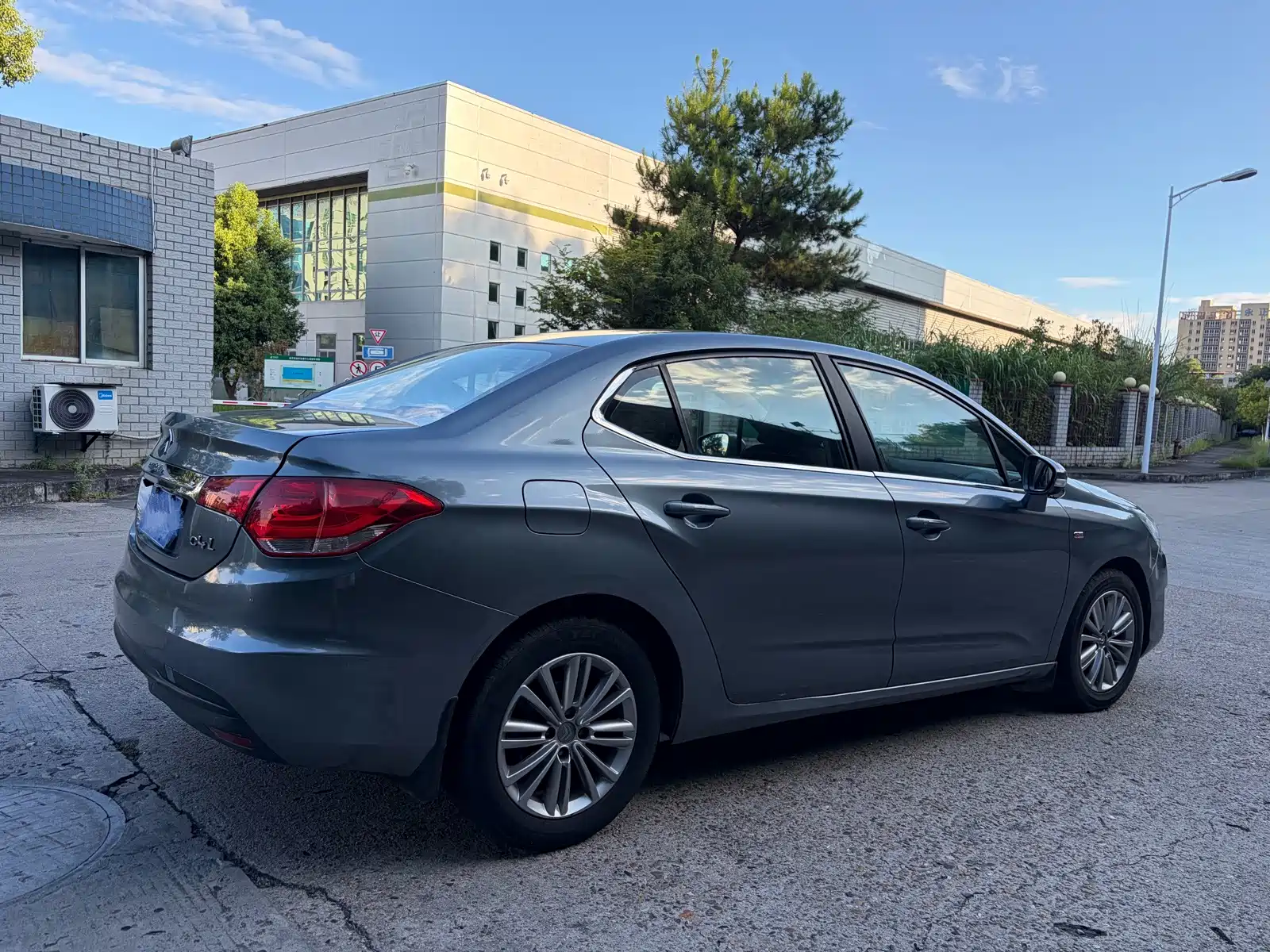 Фото 3 - Citroën C4L