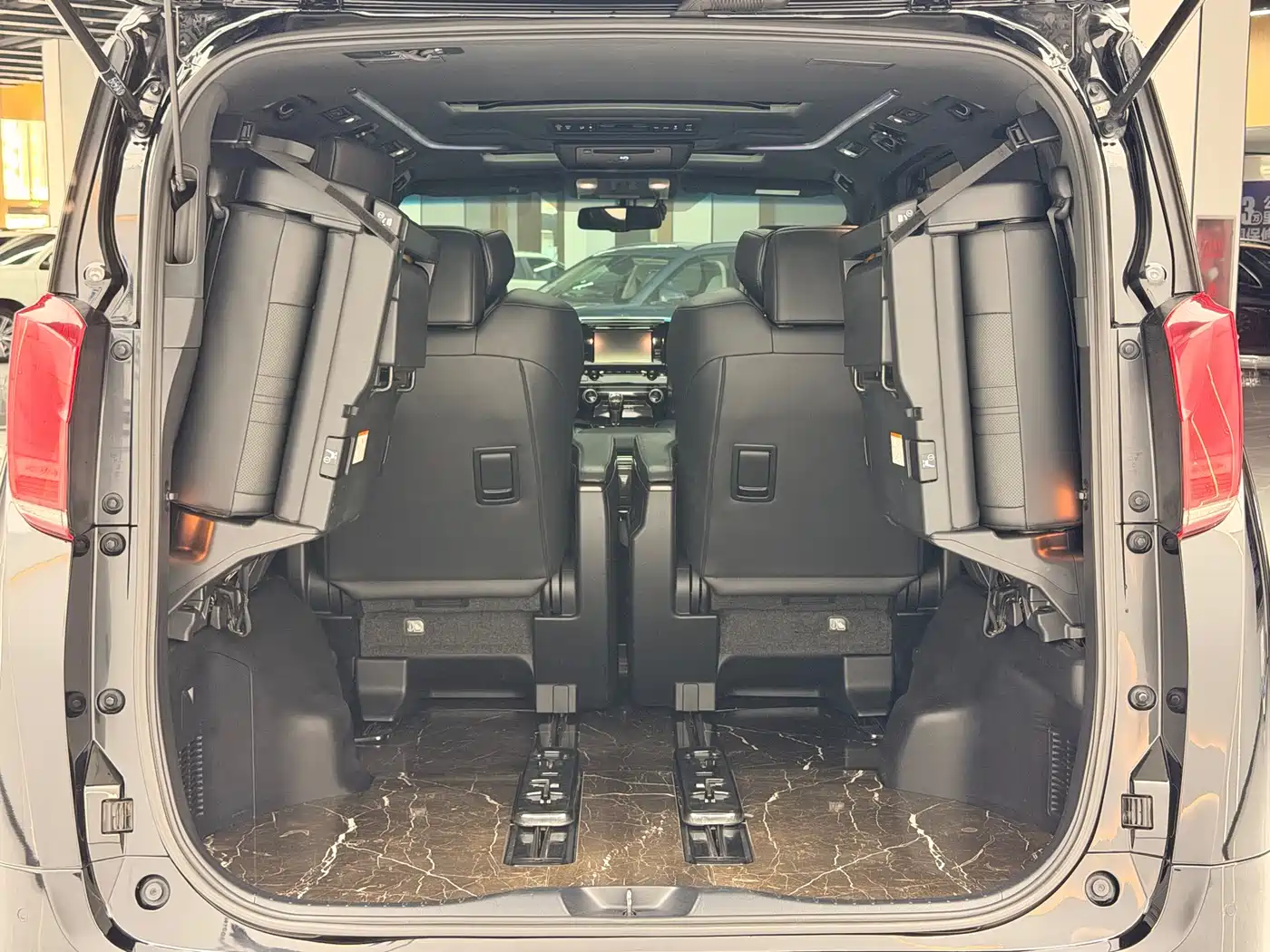Toyota Alphard 2018 Facelift 3.5L Premium Edition фото 17
