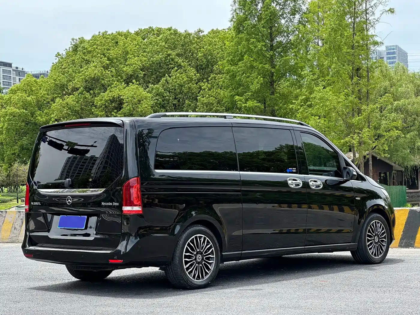Mercedes-Benz V-Class 2018 V 260 L Premium Long Wheelbase Edition China VI фото 7