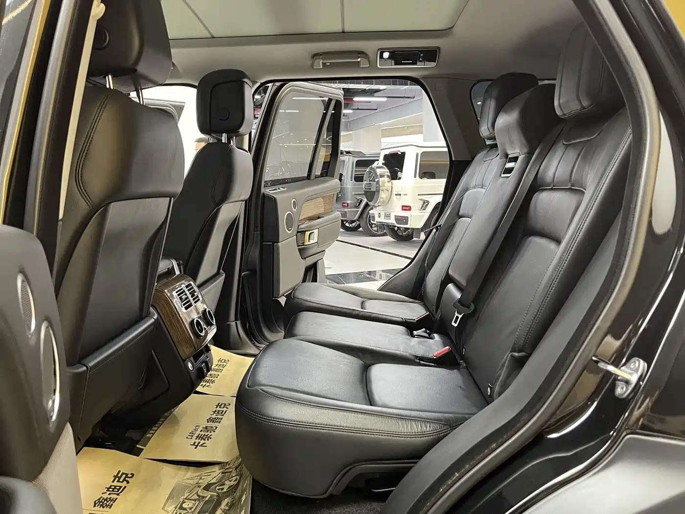 Land Rover Range Rover 2019 3.0 SC V6 Golden Age Edition фото 24