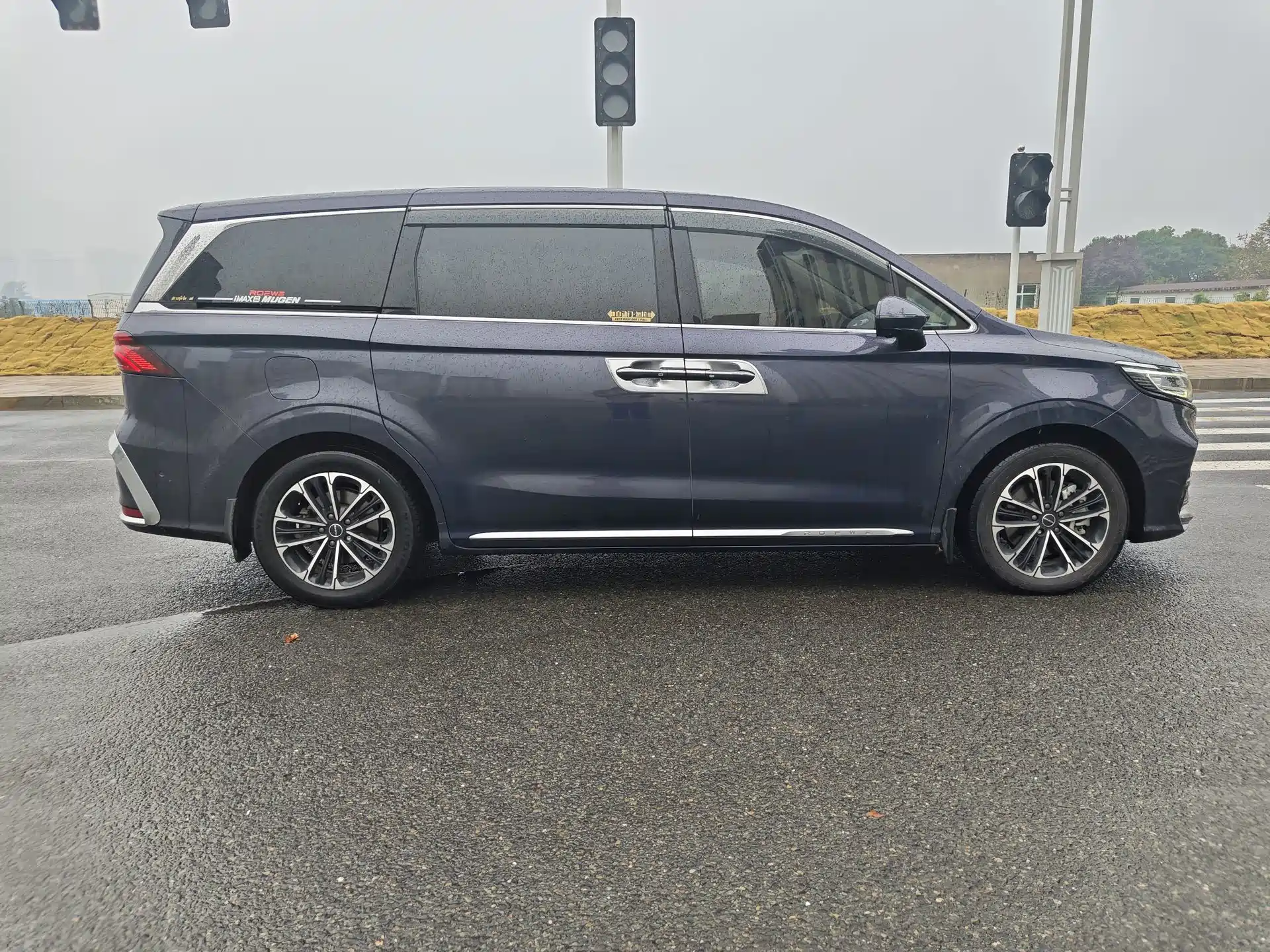Фото 9 - Roewe iMAX8
