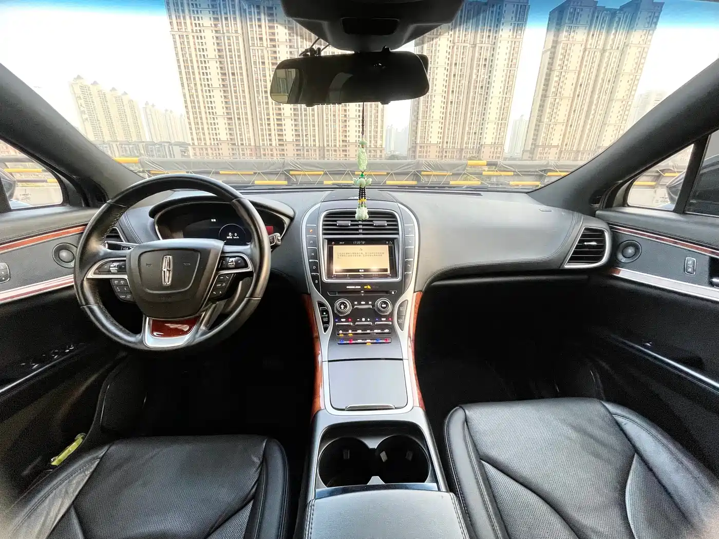 LINCOLN NAVIGATOR (IMPORT)