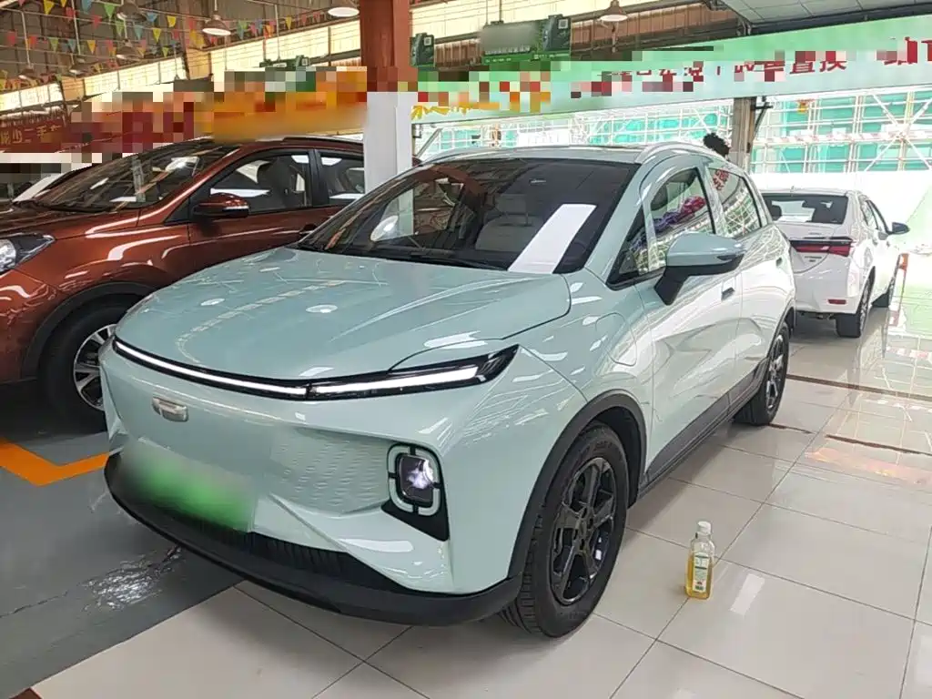 Фото 2 - Geely Geometry E Firefly