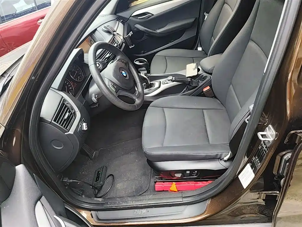 BMW X1 2014 sDrive18i Leading Edition фото 15