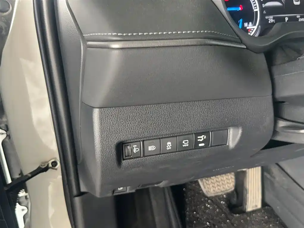 Toyota Lingfang HARRIER 2023 Hybrid 2.5L CVT 4WD Premium Edition фото 22