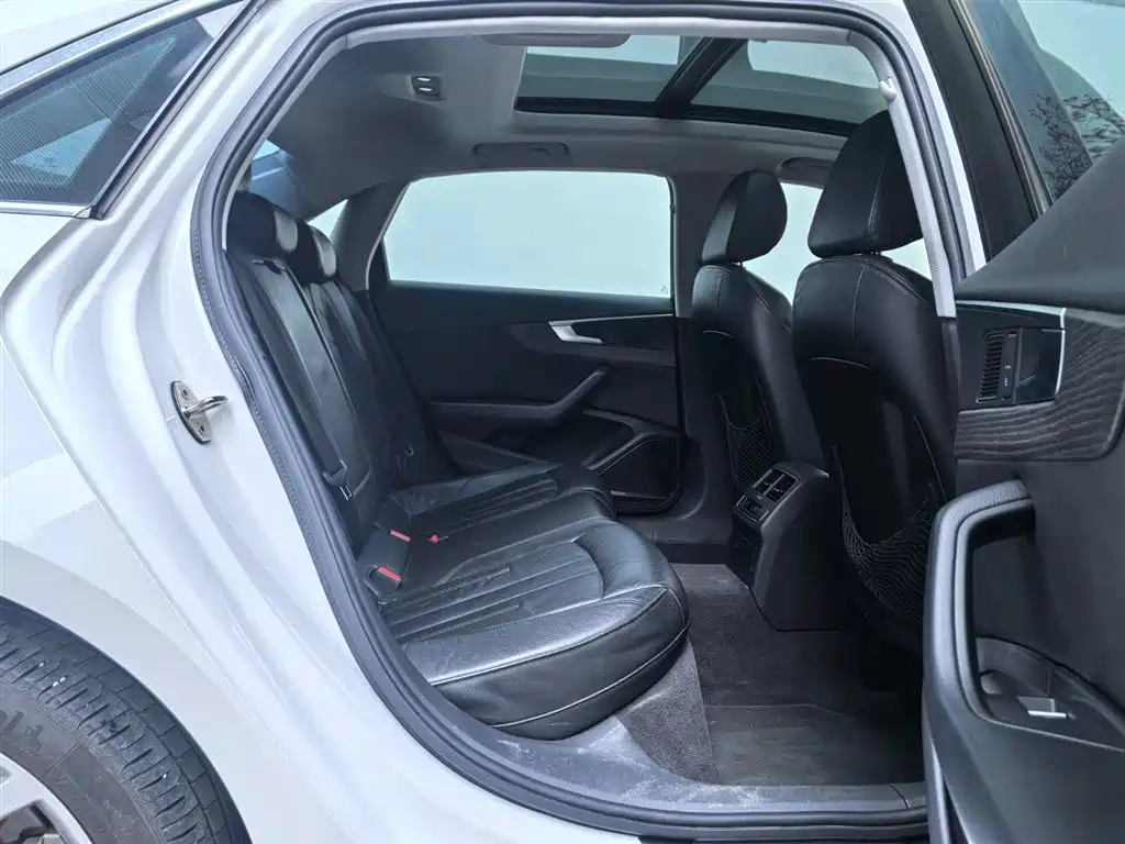 Audi A4L 2017 45 TFSI quattro Style Edition фото 11