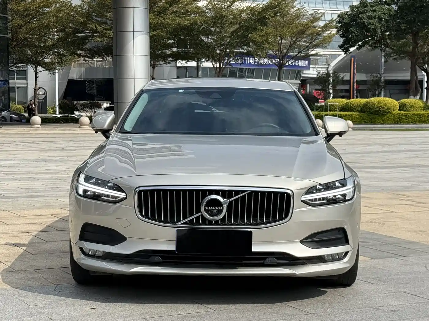 Фото 2 - Volvo S90