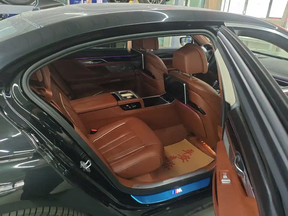 Photo 7 - BMW 7 Series