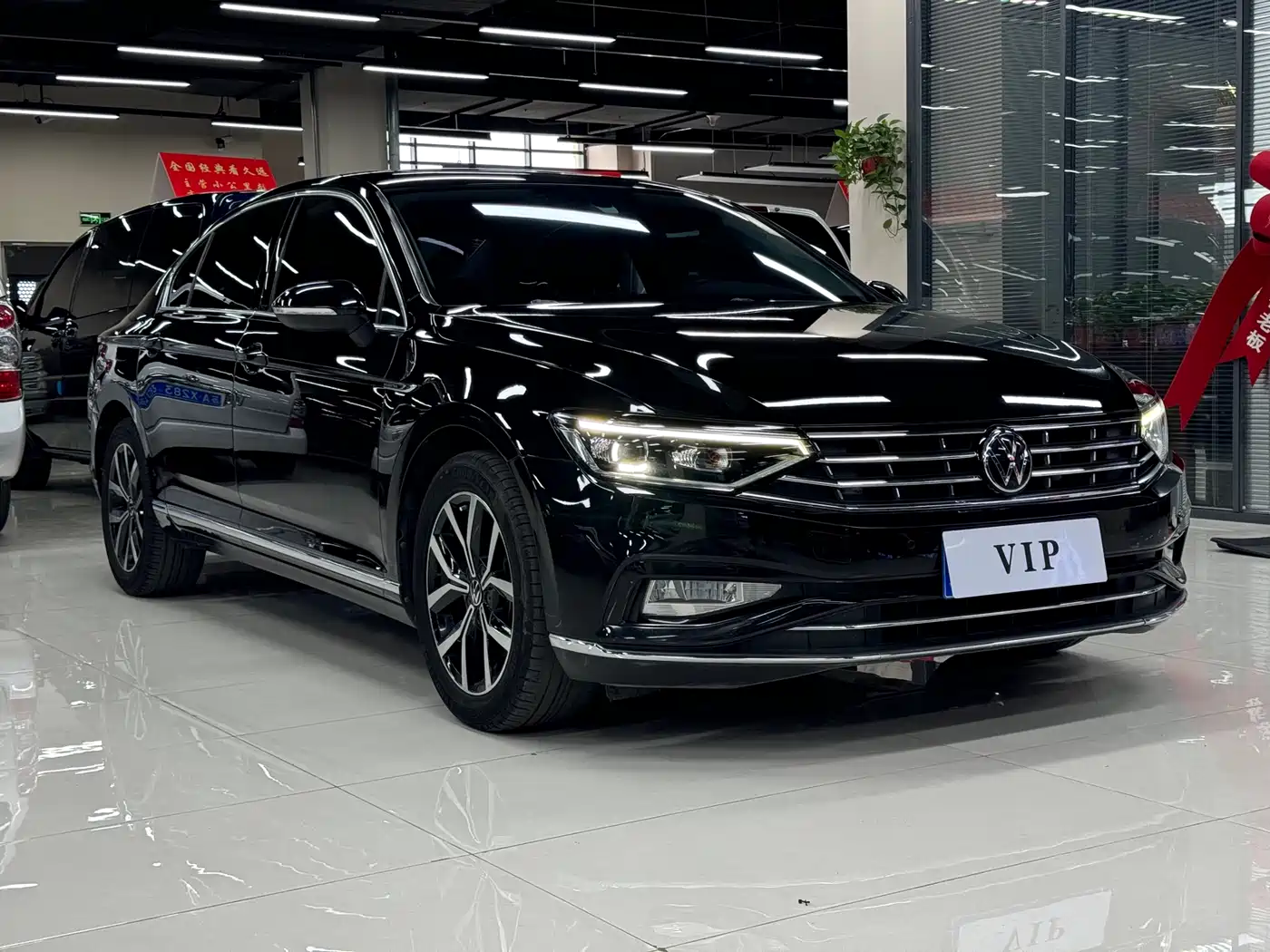 Volkswagen Magotan 2021 330TSI DSG 30th Anniversary Edition фото 3