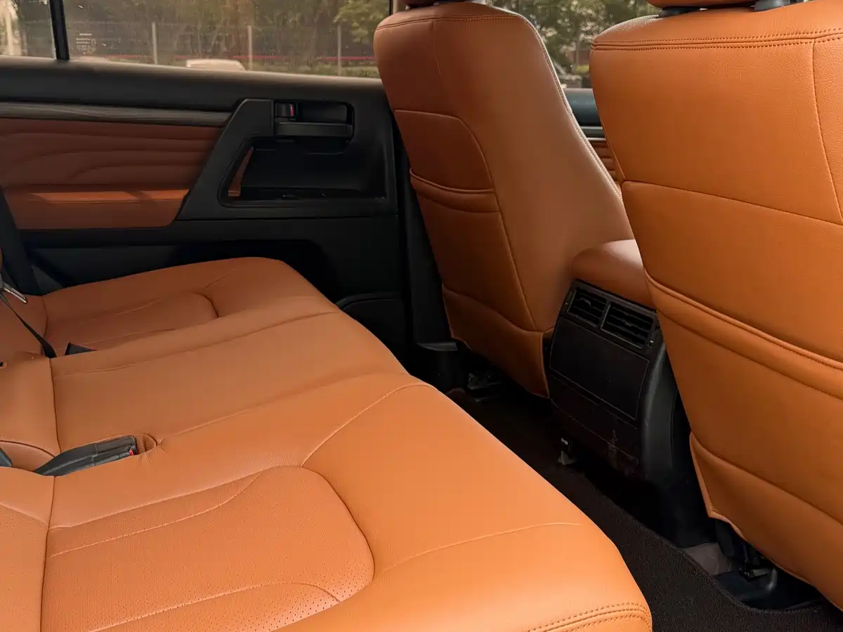 Toyota Land Cruiser (Import) 2015 4.0L V6 Middle East Low Configuration Edition фото 8