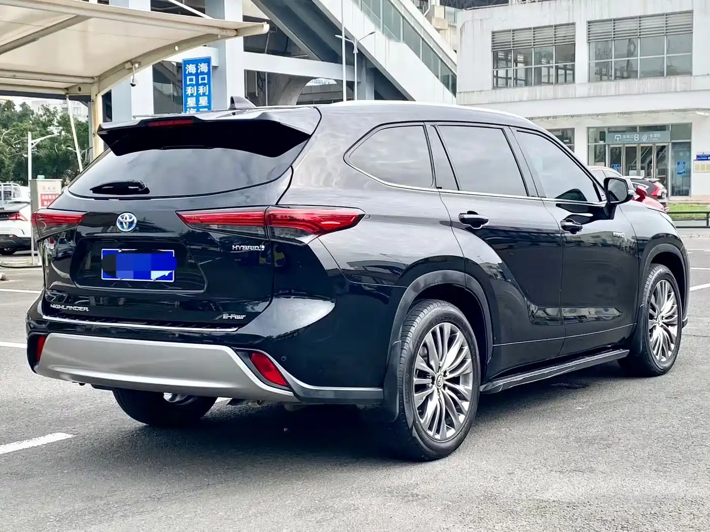Toyota Highlander 2022 Model Dual Engine 2.5L 4WD Premium Edition 7-Seater фото 6