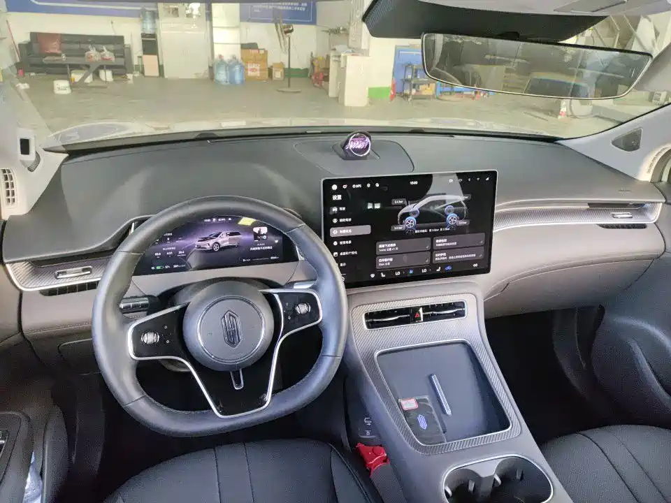 Photo 3 - Shangjie SUV