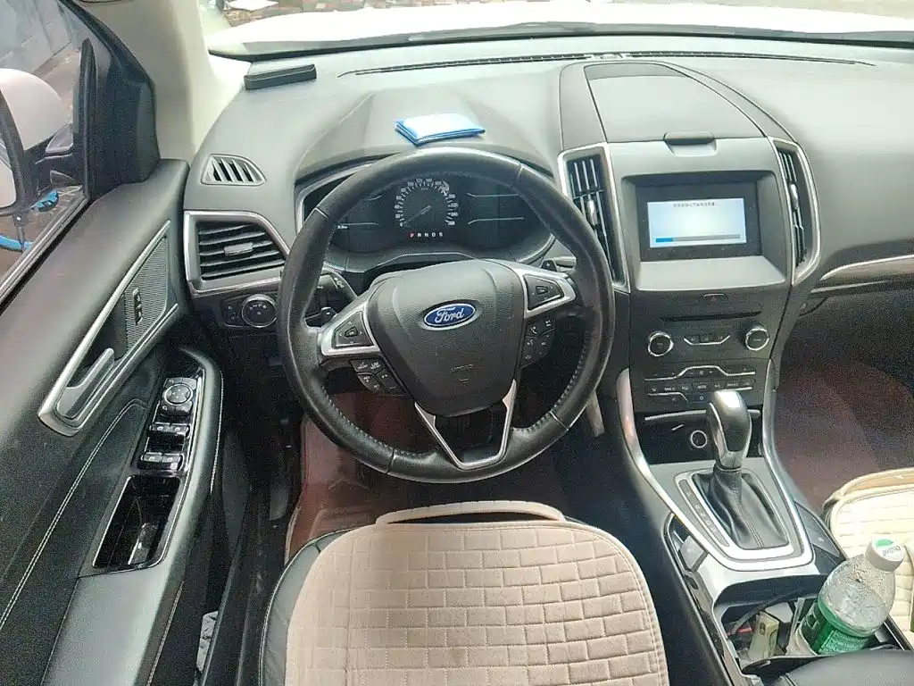 Фото 11 - Ford Edge