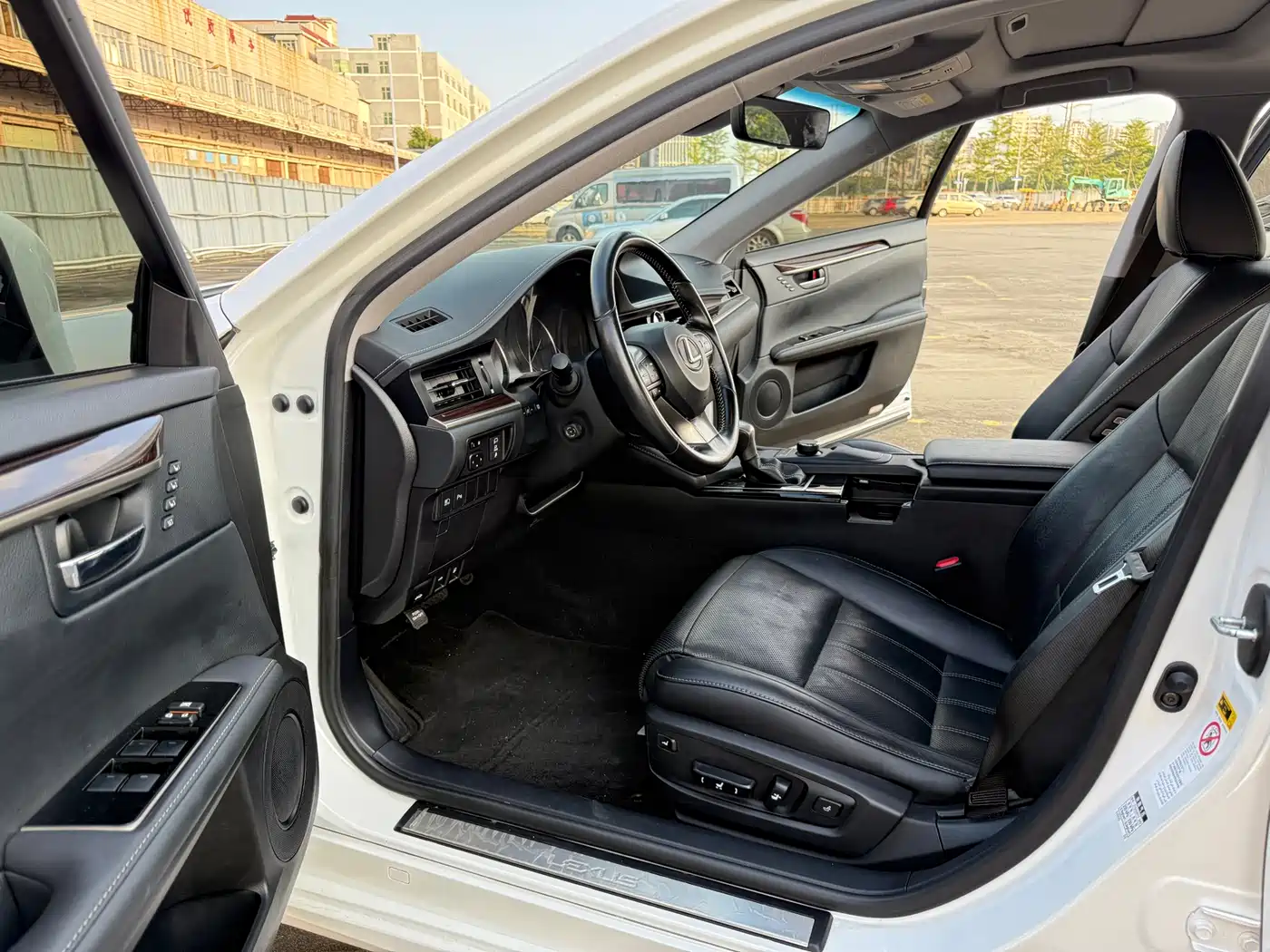 Фото 4 - Lexus ES