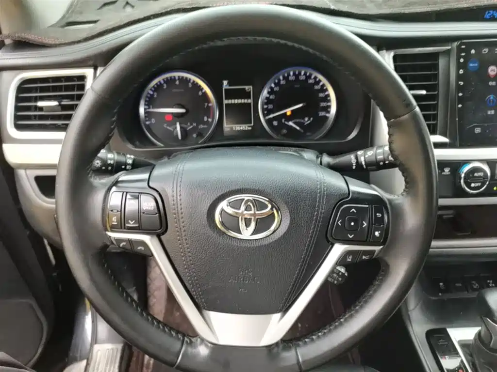 TOYOTA HIGHLANDER