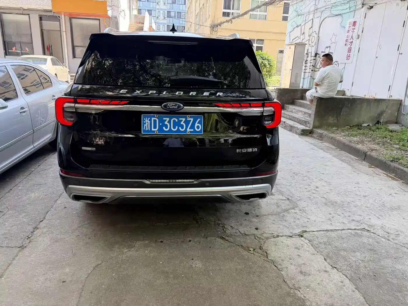 FORD EXPLORER