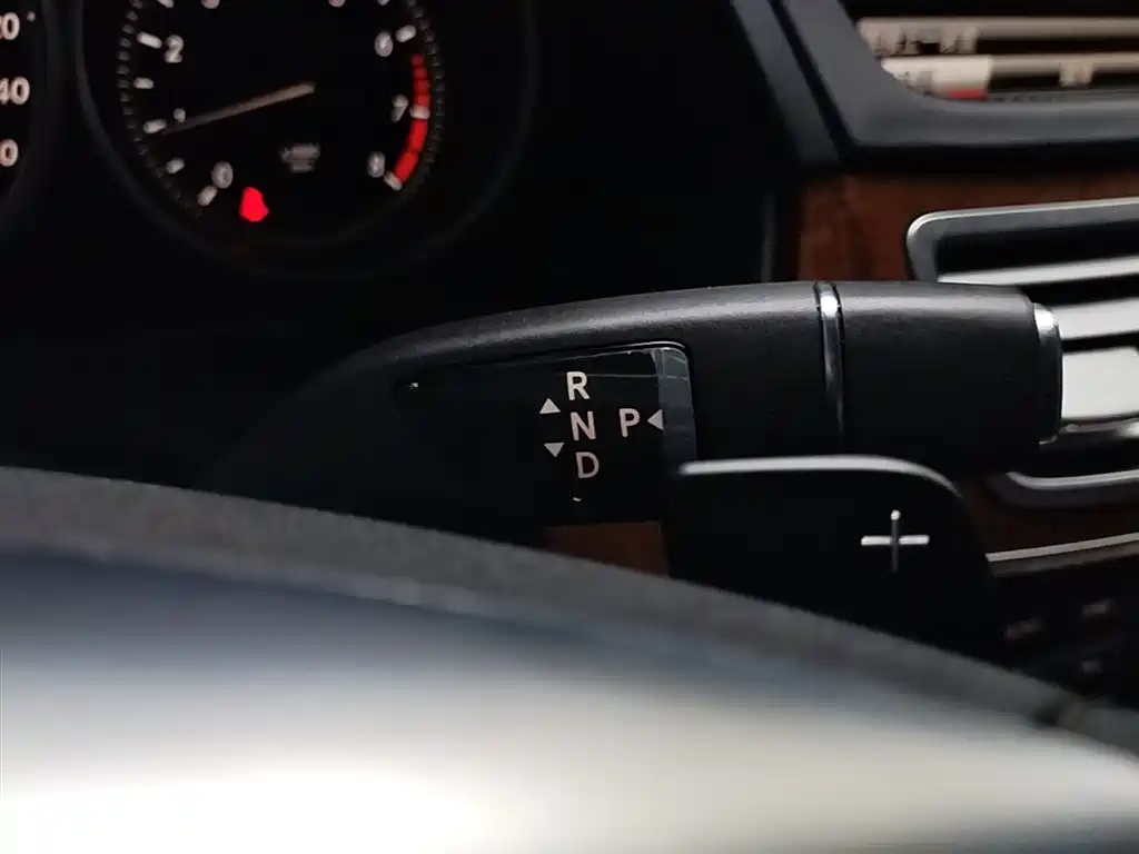 Mercedes-Benz E-Class 2015 E 320 L 4MATIC фото 14