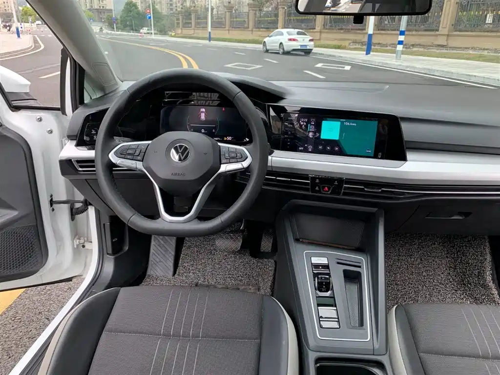 Volkswagen Golf 2023 280TSI DSG Pro фото 11