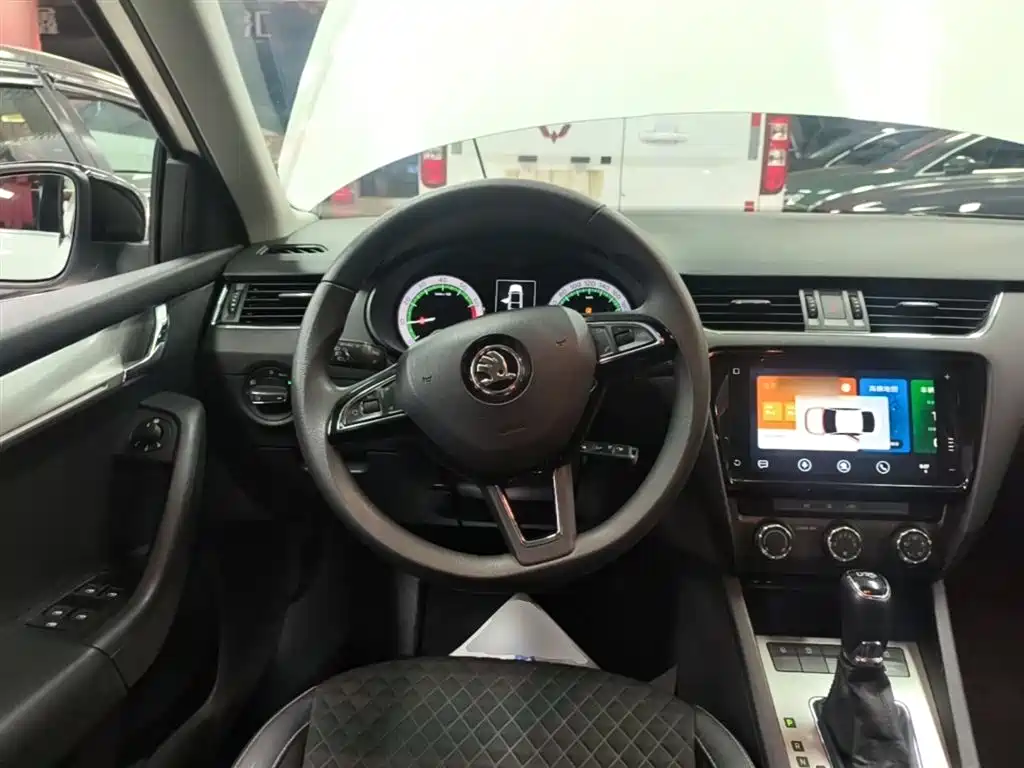Škoda Octavia 2019 TSI280 DSG Smart Drive Luxury Edition China VI фото 11