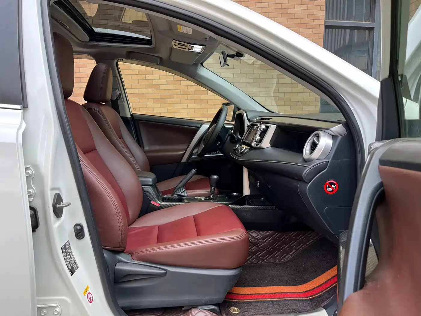 Toyota RAV4 Rongfang 2016 2.0L CVT 2WD Trend (China V) фото 16