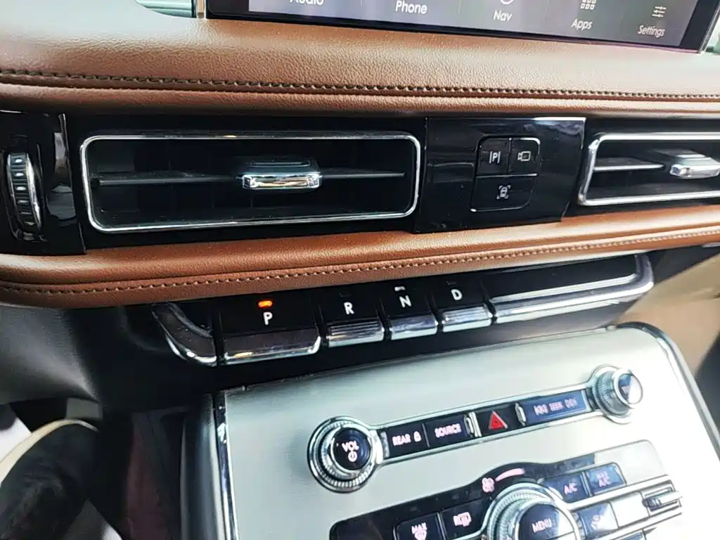 Фото 14 - Lincoln Aviator (Import)