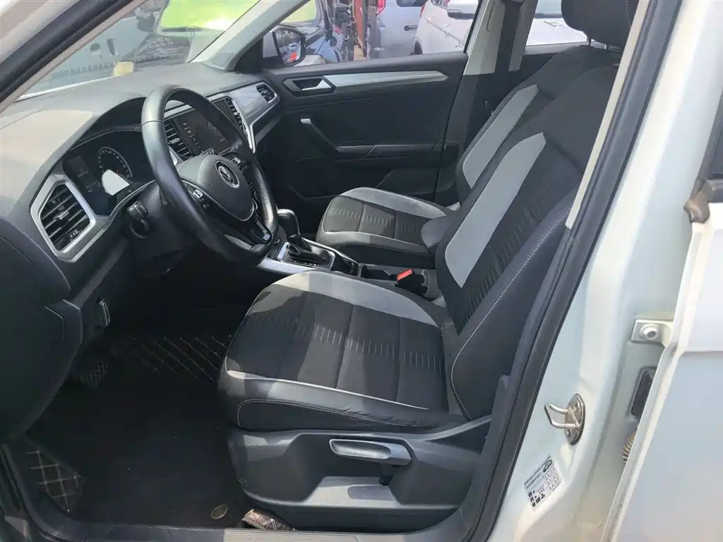 Volkswagen T-Roc, миниатюра 3