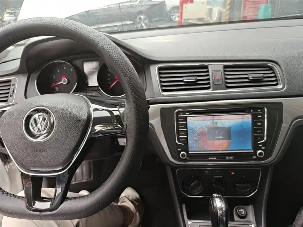 Volkswagen Lavida 2015 230TSI DSG Comfort Edition фото 10