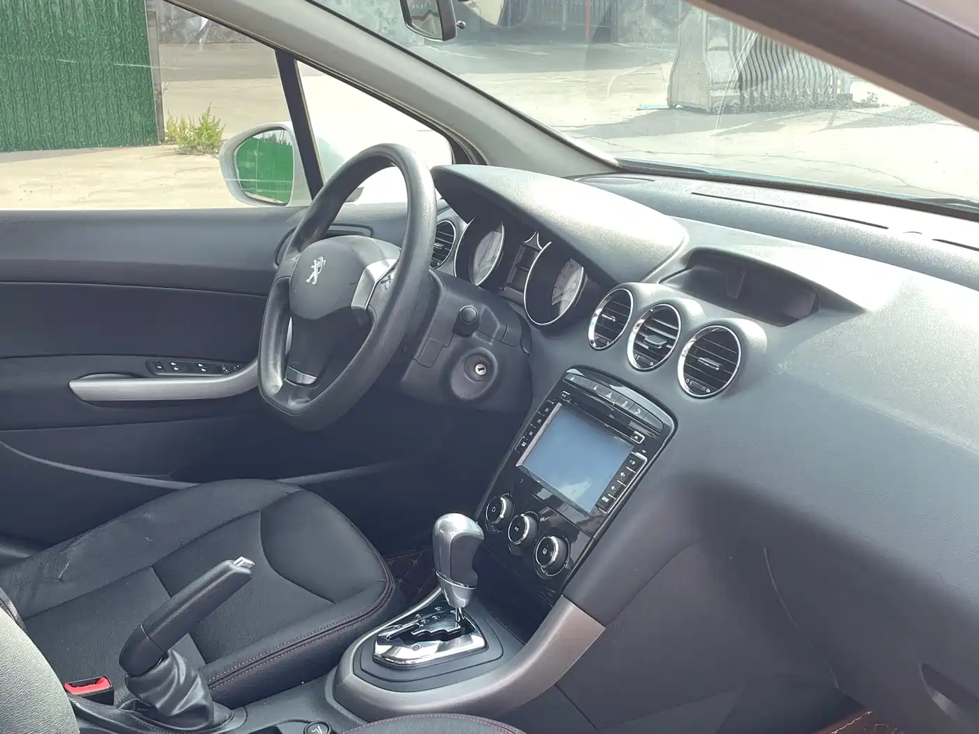 Peugeot 408 2013 2.0L Automatic Comfort Edition фото 20