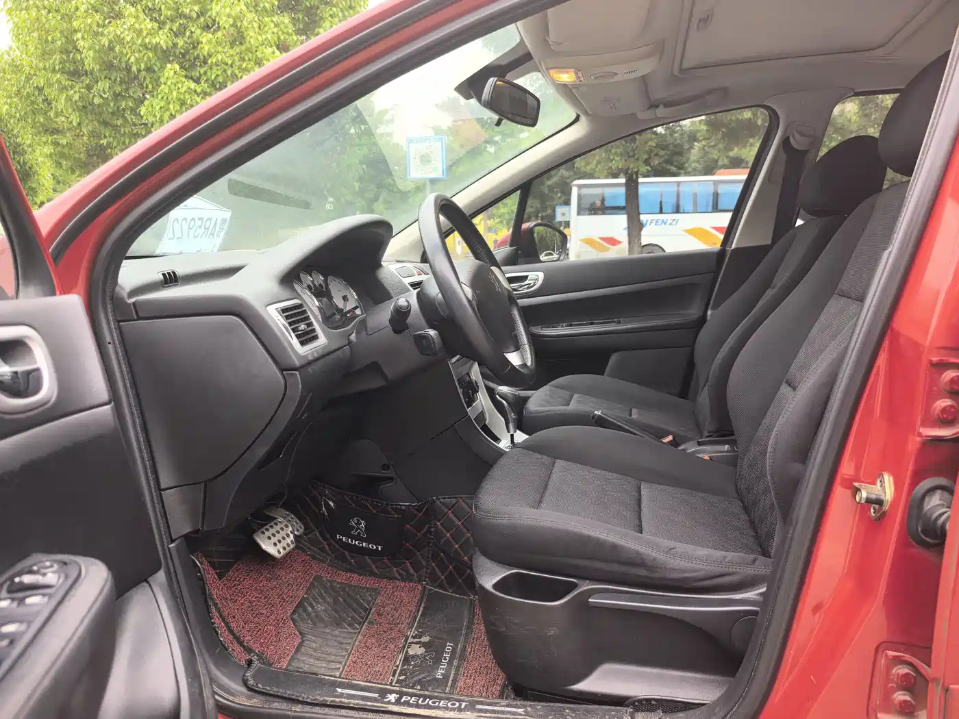 Peugeot 307 2013 1.6L Automatic CROSS фото 5