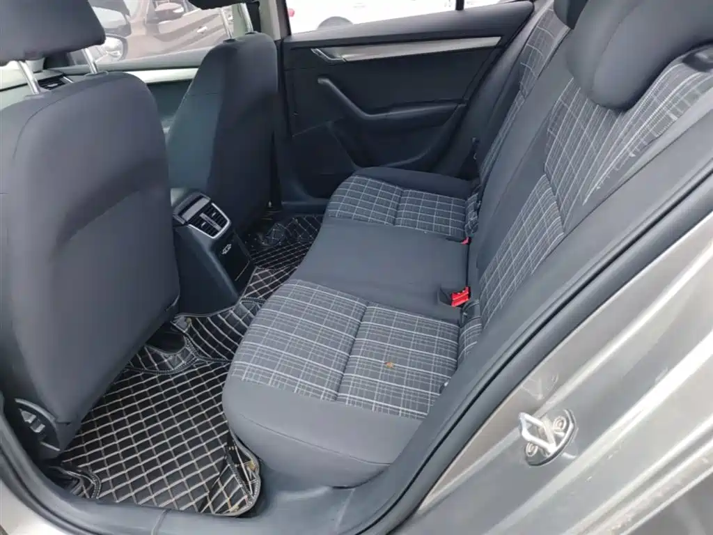Škoda Octavia 2018 TSI230 DSG Comfort Edition фото 17