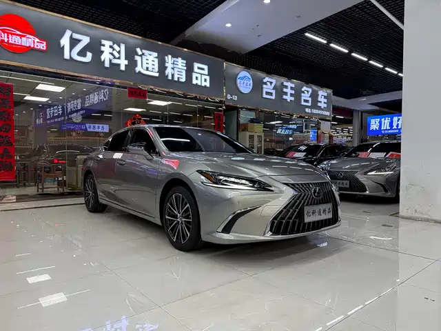 Lexus ES 2022 300h Ultimate Edition — фото 3