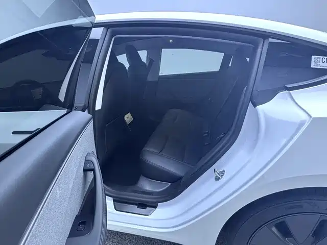 Фото 6 - Tesla Model 3