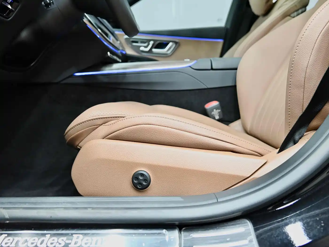 Mercedes-Benz E-Class 2025 E 300 L Fashion фото 29