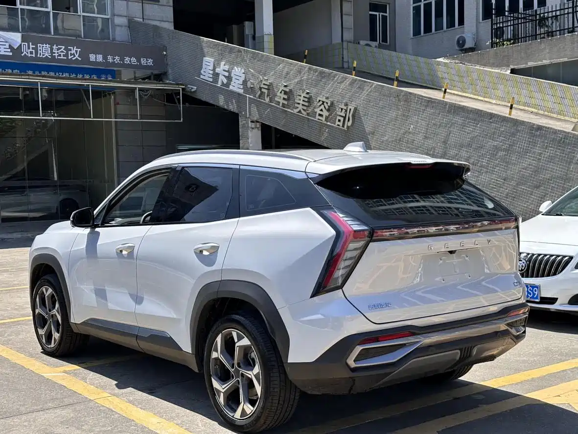 Photo 11 - Geely Atlas L
