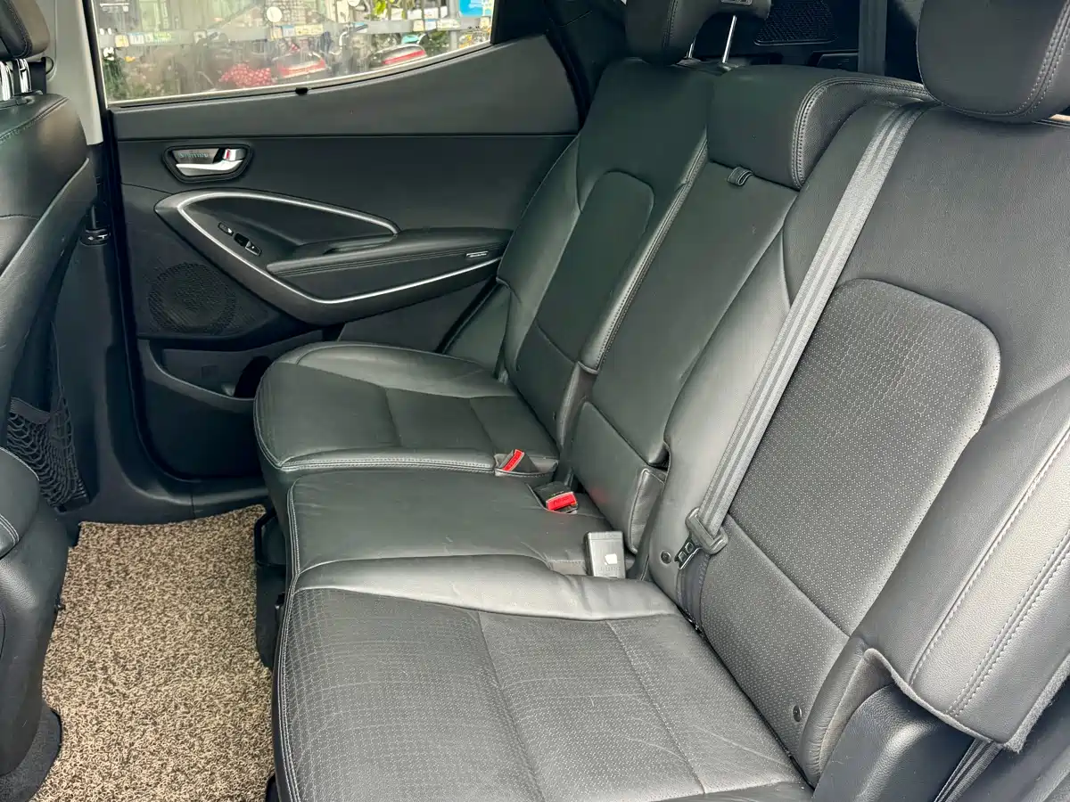 Hyundai Santa Fe 2013 Facelift 2.4L Automatic 4WD Premium фото 7