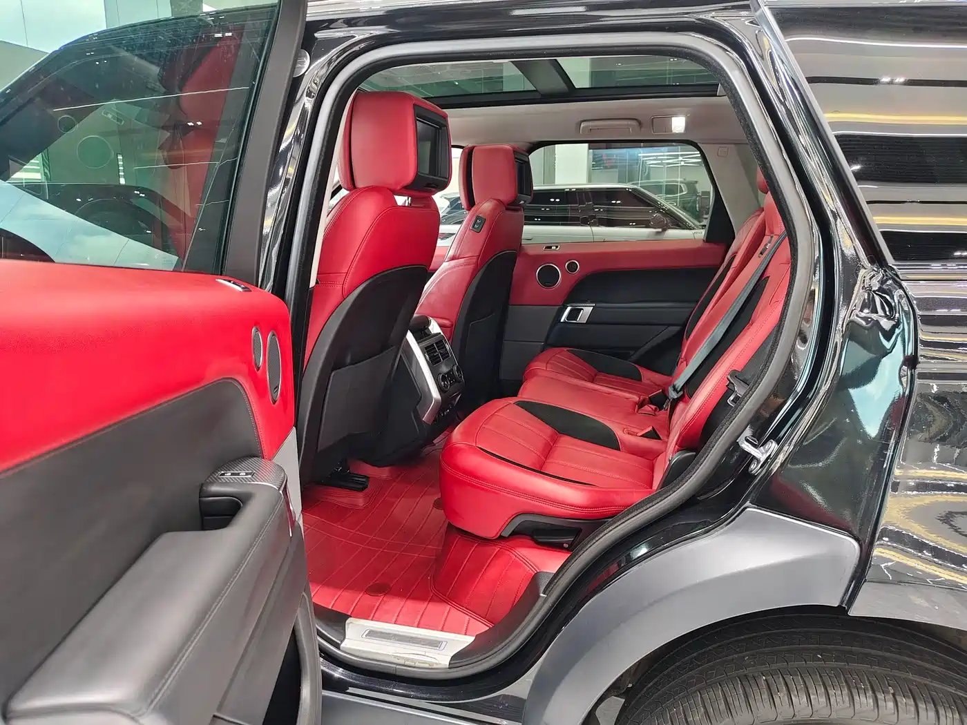 Land Rover Range Rover Sport 2021 3.0 L6 Gloss Black Edition фото 11