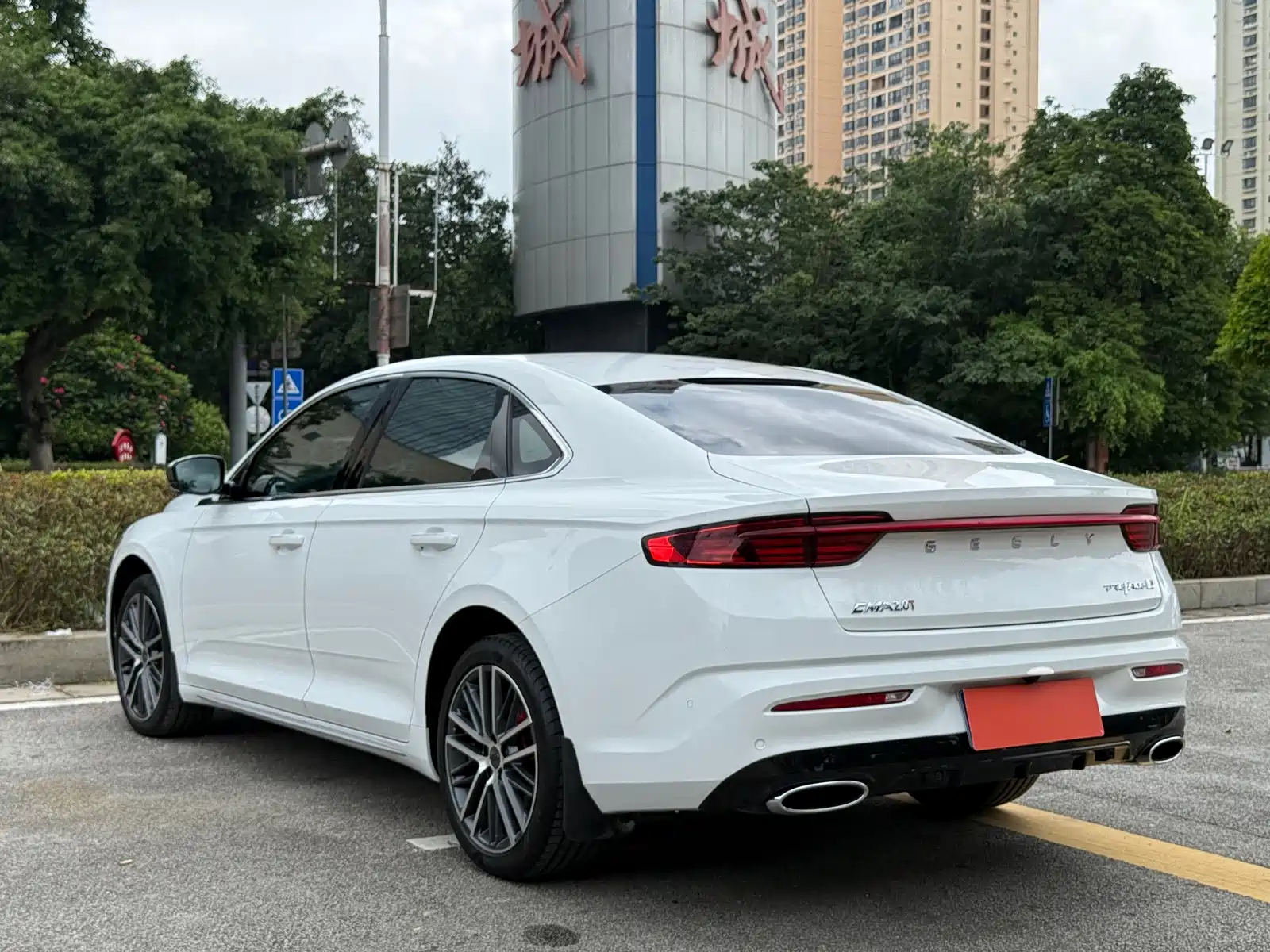 Фото 4 - Geely Preface
