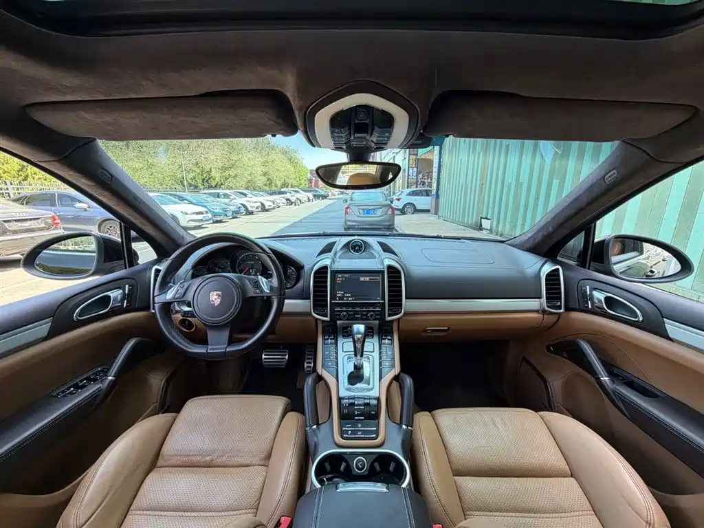 صورة 4 - Porsche Cayenne