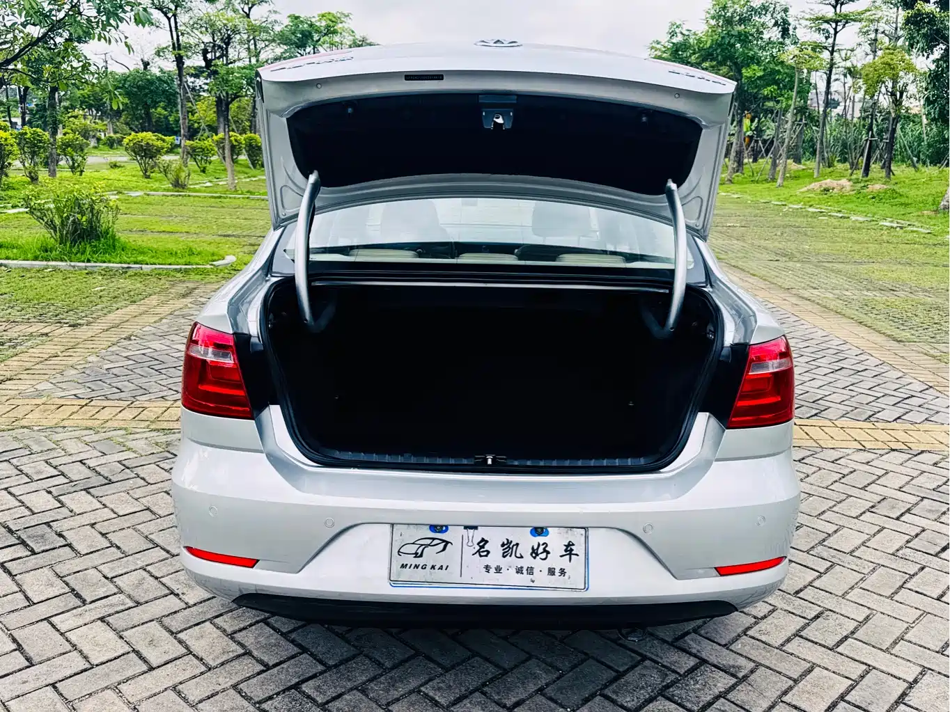Volkswagen Bora 2014 1.6L Automatic Comfort Edition фото 19