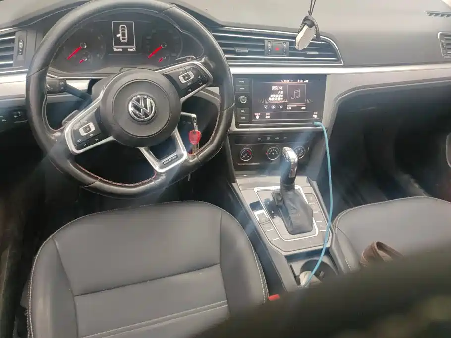 صورة 12 - Volkswagen Lamando