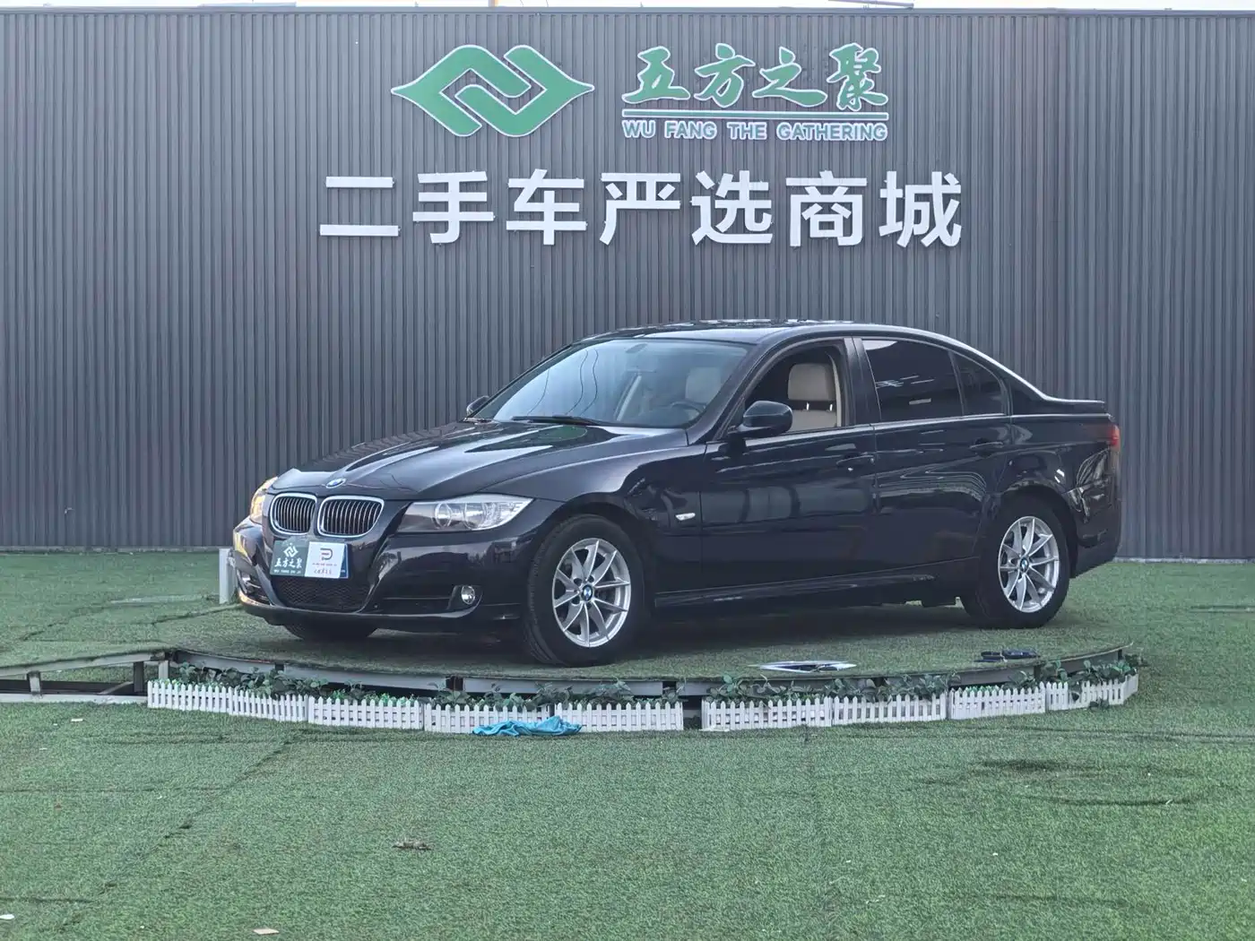 BMW 3 Series 2011 318i Leading