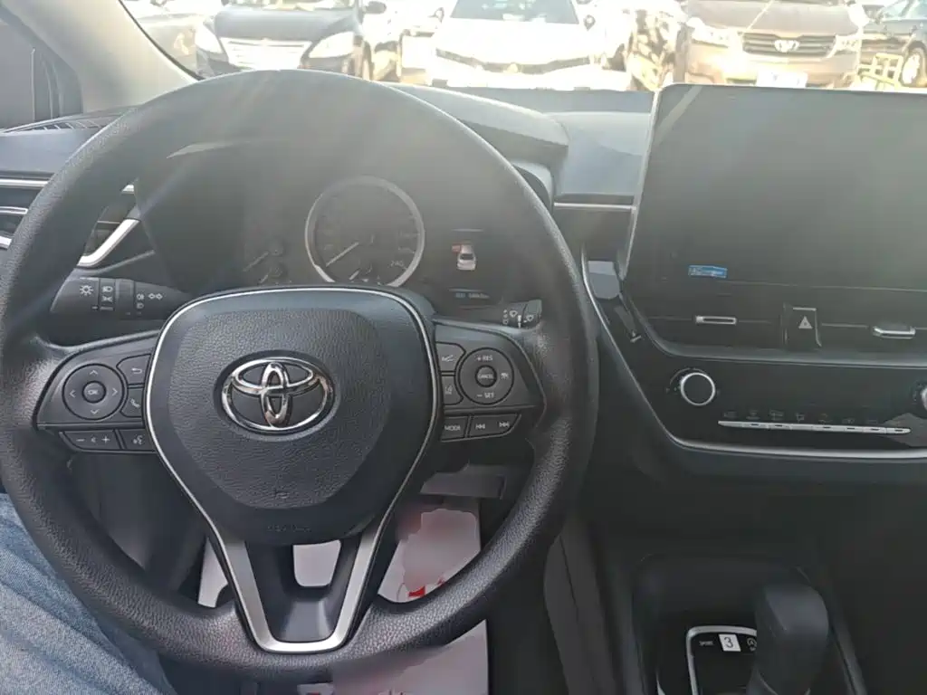 Фото 10 - Toyota Corolla