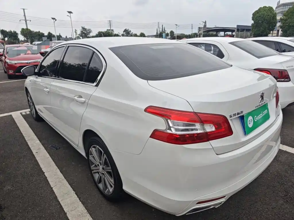 Photo 5 - Peugeot 408